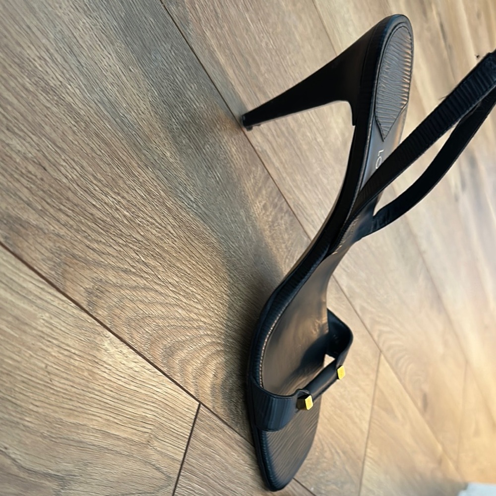 LOUIS VUITTON Black and Gold Heels with Elegant Design - Picture 7 of 13